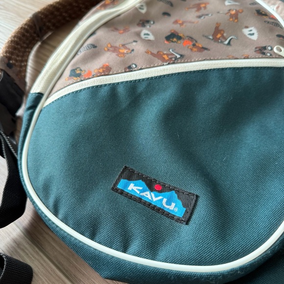 Kavu Bigfoot Sasquatch Backpack - Picture 2 of 4
